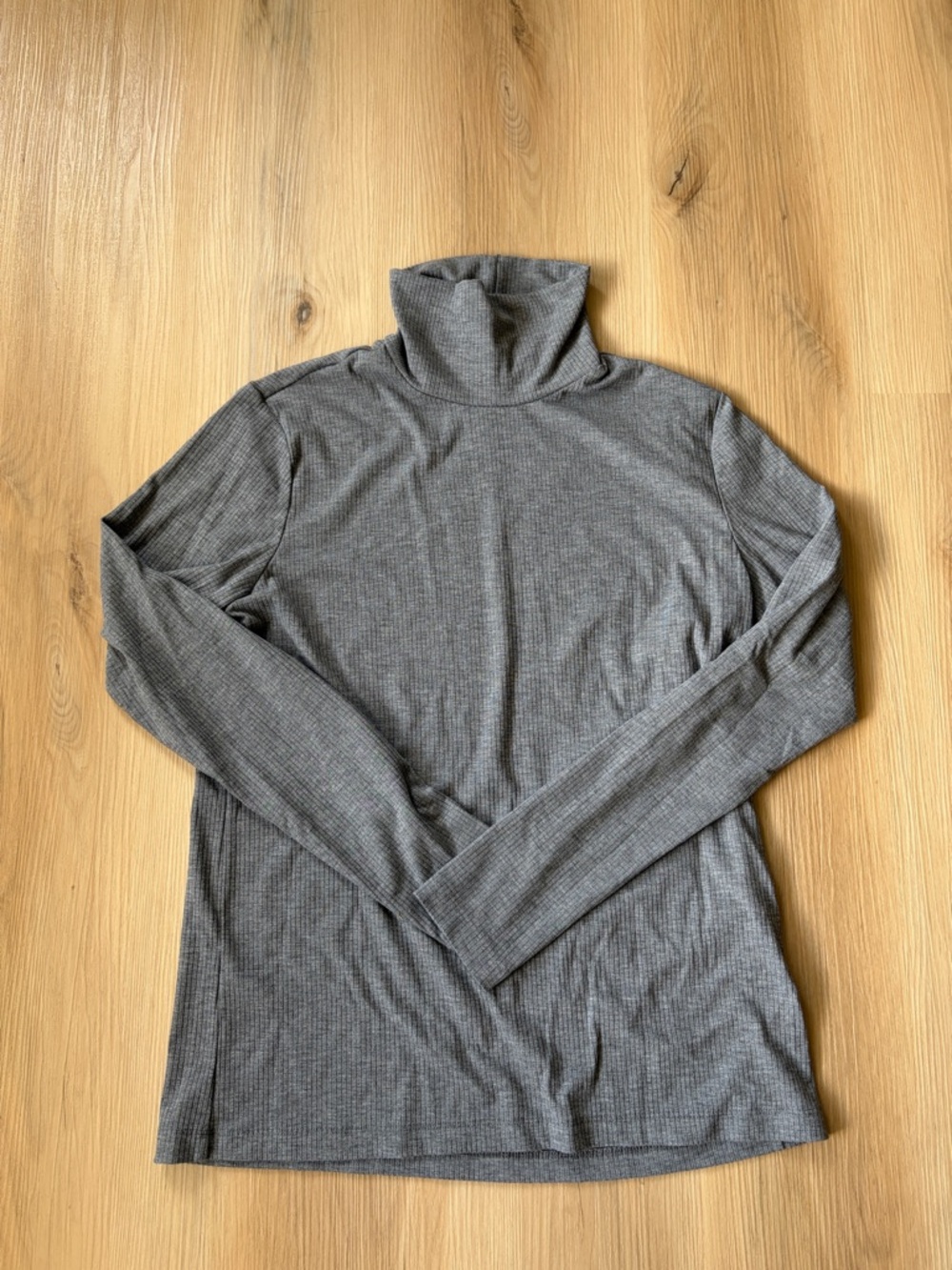 H&M - Women’s Basic Gray Ribbed Turtleneck Long Sleeve Top - L NWOT